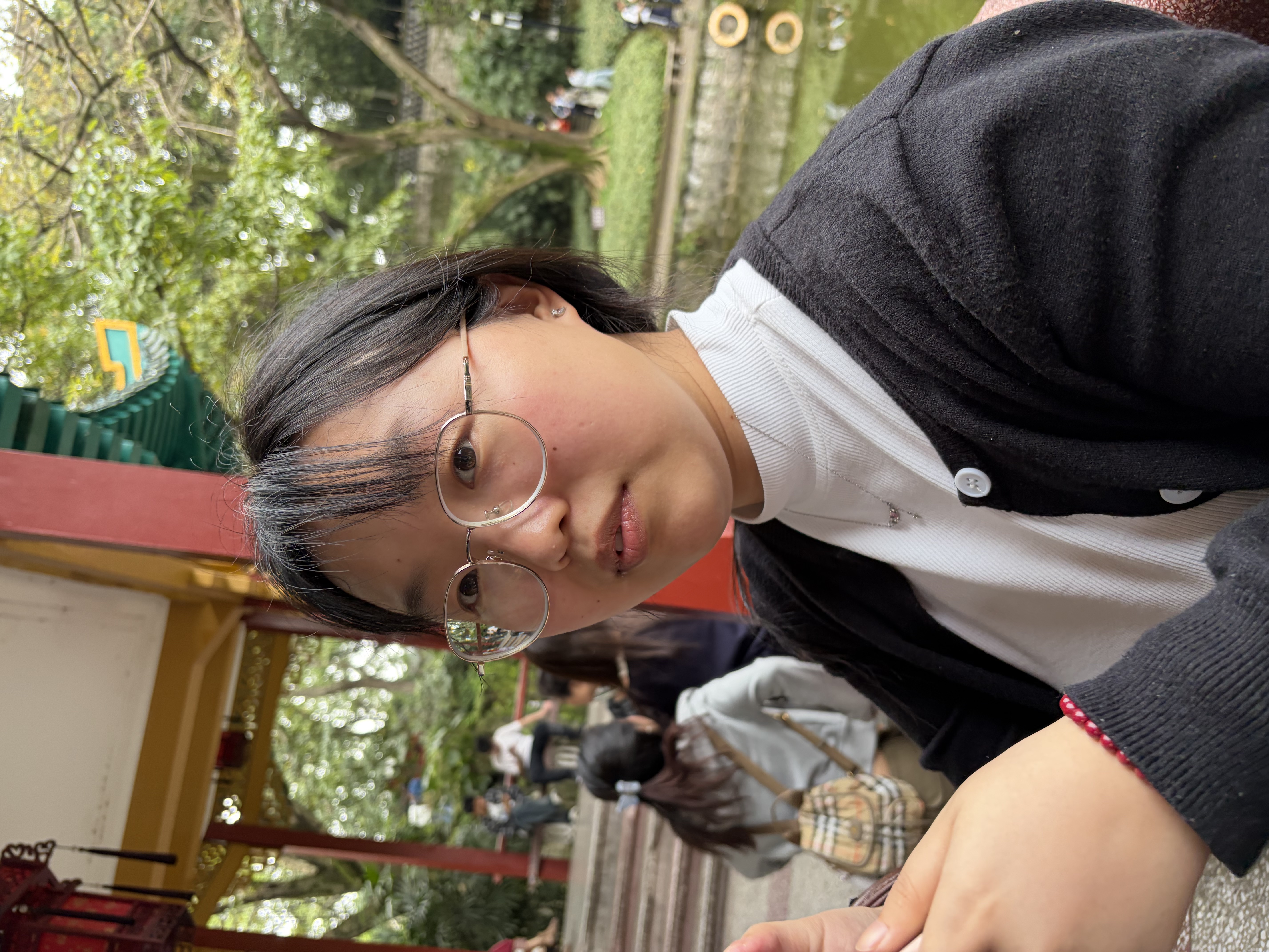 晨晨看镜头的一瞬间，阳仔心软软。